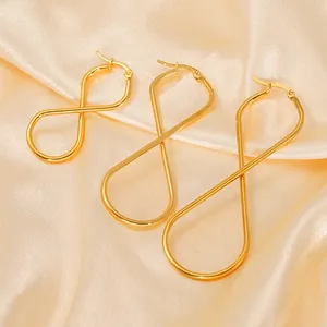 Trois tailles de boucles d'oreilles infinity plaquées or 18K en acier inoxydable poli
