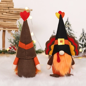 Gnomes de Thanksgiving en peluche avec décoration de dinde et détails de cœur festifs