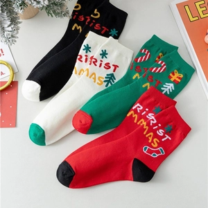 Set di calze natalizie in cotone con motivi di Babbo Natale e renne in colori festivi