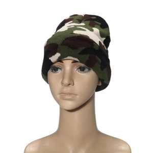 Men's camouflage knit beanie for winter outdoor sports with four-color jacquard pattern