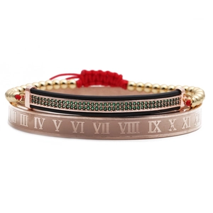 Coffret de bracelets jonc chiffres romains or rose, zircon vert et cordon tressé rouge