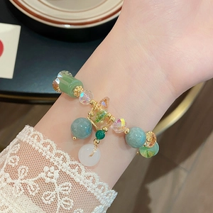 Pulsera de jade púrpura 10mm con hebilla de seguridad esmeralda azul y detalles dorados