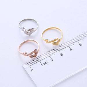 Adjustable heart ring size measurement showing 2cm diameter on a clear ruler