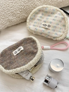 Süße plüschige muschelförmige Kosmetiktasche mit Sherpa-Fleece für Damen auf Reisen