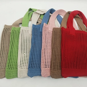 Borsa tote minimalista in maglia da donna in vari colori con trama a rete intrecciata