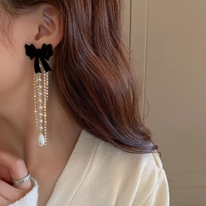 Französische Vintage-Samtschleifen-Ohrringe mit Strass-Fransen und Tropfenperlen-Details