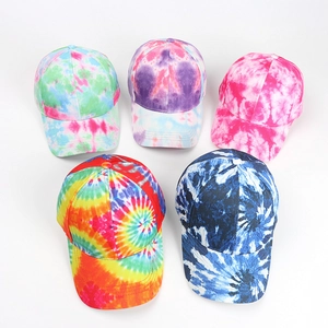 Lot de cinq casquettes de baseball tie-dye colorées avec imprimé 3D et visière courbée