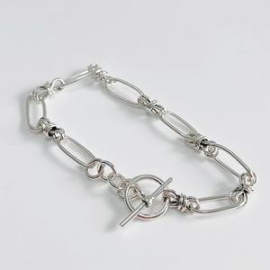 Minimalist 925 sterling silver chain bracelet with oval links and toggle OT closure