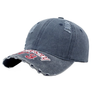 Casquette de baseball vintage bleu marine délavé avec broderie et détails déchirés