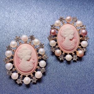 Vintage Victorian cameo brooch with pink relief and pearls on gold-plated setting