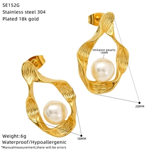 Detailed spec sheet showing 18k gold plated stainless steel pearl flower earrings dimensions