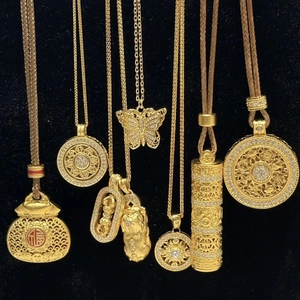 Goldene Halsketten-Kollektion im chinesischen Stil mit Schmetterling und Glücksbeutel