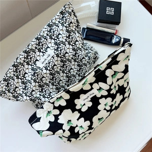 Detail of floral cotton makeup pouches with zipper and Simple Wish woven label