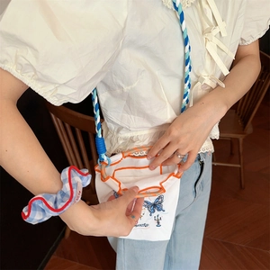 Mini sac oxford blanc avec imprimé papillon bleu et bandoulière tissée épaisse