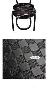 Structure interne du sac damier avec compartiments multiples et garnitures dorées