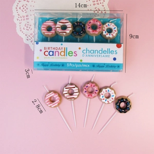 Detail view of 5-piece donut birthday candle set with size dimensions 14x9cm
