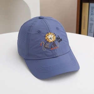 Detailed embroidery of cartoon lion on quick-dry breathable sun hat for boys