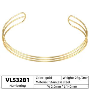 Minimalist gold striped geometric choker made of stainless steel with a sleek triple wire design
