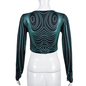 Vue détaillée du dos d'un crop top moulant avec motif vagues vertes et design évidé
