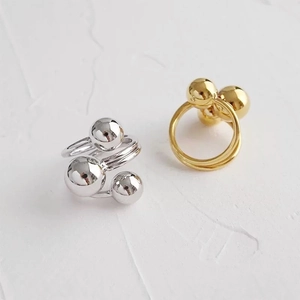 Exaggerated irregular planet rings with metal spheres on multilayer bands for women