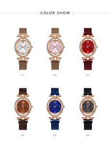 Sei orologi al quarzo da donna con lunette in strass e cinturini in maglia metallica