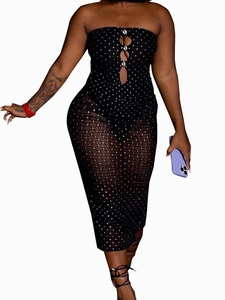 Robe moulante noire sexy avec résille argentée veloutée et détail découpé en strass