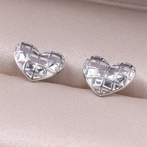 Macro detail of 304 stainless steel heart earrings with textured rhombic grid pattern