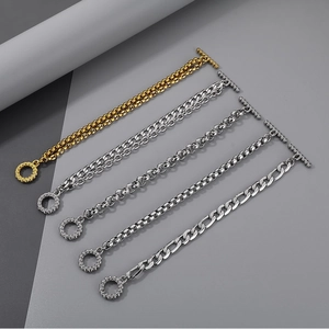 Bracciali unisex oro e argento con chiusura a levetta OT e dettagli teschio