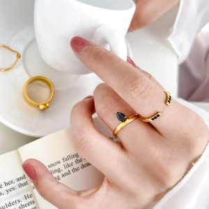 Elegant gold-plated open ring with black pear-cut zircon for women in tea-time setting