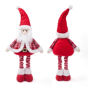 Detaillierte Vorder- und Rückansicht einer Weihnachtspuppe mit Strickmütze und langem Bart