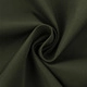 Detailopname van diepolijfgroene gewassen stof met matte textuur en soepele valling