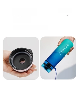 Detail of the leak-proof silicone seal and lid on this 32oz gradient sports water bottle