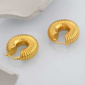 Chic 18K gold plated stainless steel textured hoop earrings with a spiral shell-like design