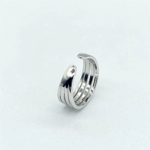 Macro shot of S925 sterling silver four-line adjustable toe ring with polished finish