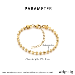 Détail du bracelet chaîne à billes en acier inoxydable plaqué or 18 carats avec fermoir