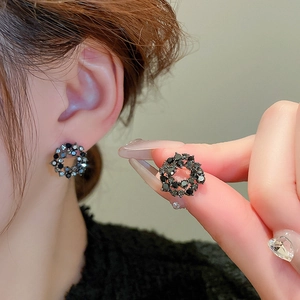 Retro geometric black circle stud earrings with micro-inlaid crystals for women
