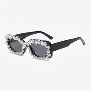 Fashion Square Frame Women Sunglasses With Artificial Pearl And Rhinestone Decorations UV400 Protection Luxury Retro Eyewear