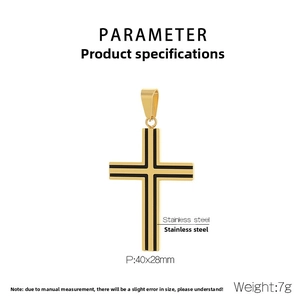Vue détaillée montrant le pendentif croix en acier doré de taille 40x28mm
