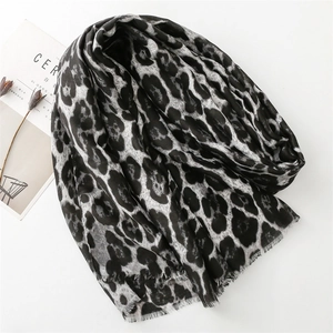 Detailed view of the leopard print scarf with fine fringes and soft cotton-linen texture