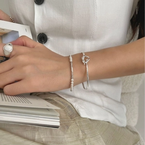Minimalist S925 silver beaded bracelet set with lustrous white pearls for elegant women