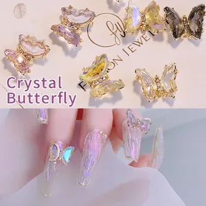 Funkelnde Kristall Schmetterling Nagel Charms mit Goldbasis und Strasssteinen