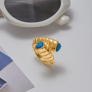 Anello vintage in acciaio inossidabile placcato oro 18K con texture a coste e turchese