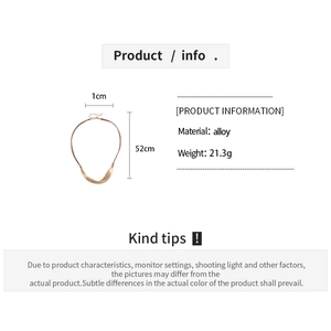 Detailed view of gold twisted pendant necklace with 52cm chain length specifications