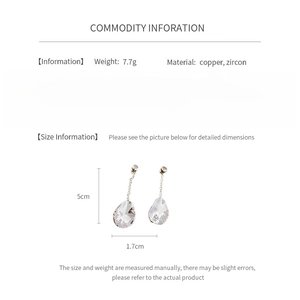 Infos détaillées sur la taille et les matériaux des boucles d'oreilles asymétriques en or 18k