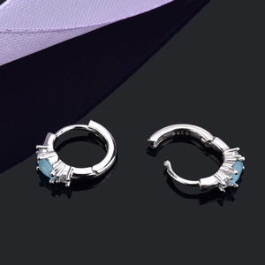 S925 sterling zilveren oorringen met blauwe steen en fonkelende zirkonia accenten