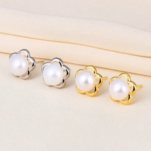 Detailed macro view of S925 silver flower stud earrings with natural freshwater pearls