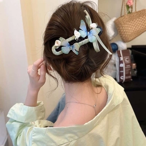 Pince à cheveux vintage en perles avec papillon en maille bleu clair pour femme