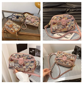 Detail of canvas crossbody bag with cartoon bear embroidery and premium metal zipper closure