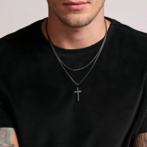 Collar de doble capa para hombre con colgante de cruz negra y cadena de cuerda trenzada