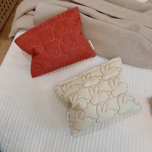 Retro Quilted Cosmetic Bag With Cute Rabbit Pattern Quilted Cotton Fabric Zipper Closure Artistic Storage Pouch Women
